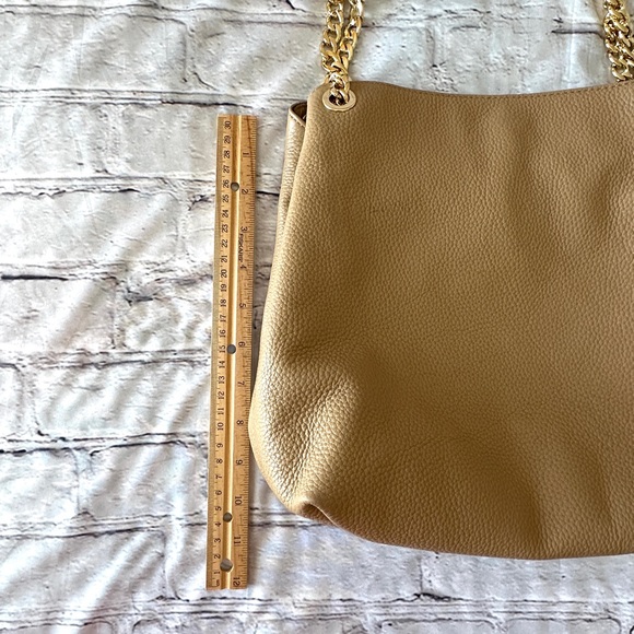 Michael Kors Neutral beige Jet Set Chain Shoulder Bag - Picture 11 of 16